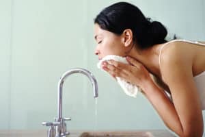 Read more about the article Face Burns After Washing with Soap? 7 Tips