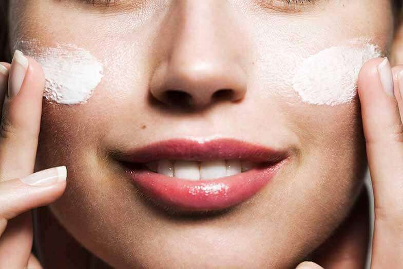 How Long to Leave Moisturizer on Your Face?