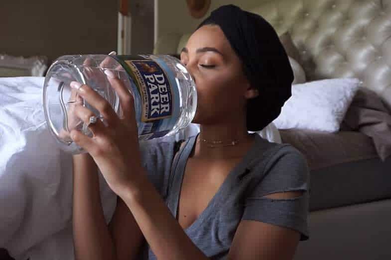 How Much Water to Drink in a Day for Glowing Skin?