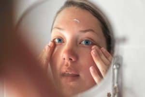 Read more about the article How to Soothe Irritated Skin on Face? 12 Tips