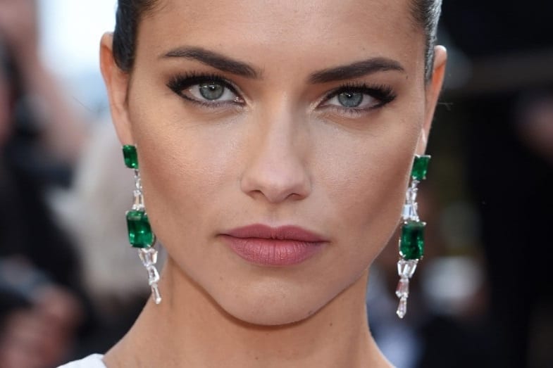 How to Enhance Blue Eyes with Olive Skin - wide 4