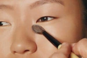 Read more about the article Asian Skin Tone and Foundations (With Pictures)