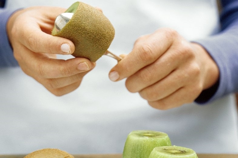 benefits of eating kiwi skin